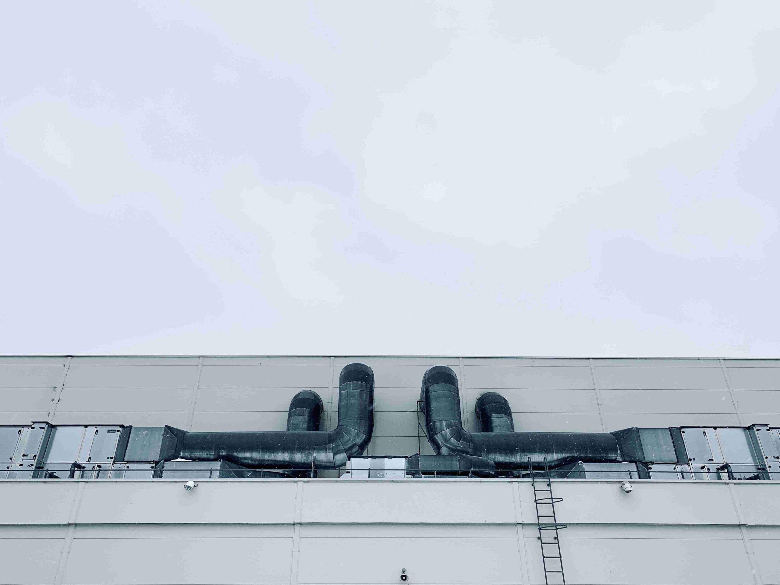 Wentylacja jako środek transportu energii, wilgoci i zanieczyszczeń – właściwe spojrzenie na systemy HVAC